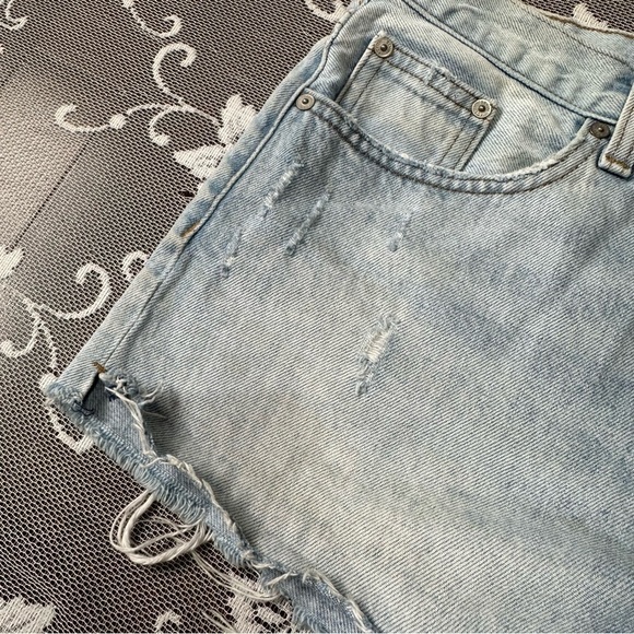 Aritzia Denim Forum The Yoko Denim Short Sz 26 - Picture 5 of 9